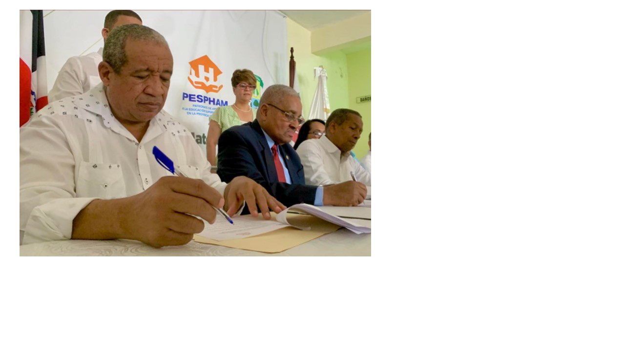 Alcalde Amado de la Cruz, firmó un acuerdo con el Instituto Técnico Superior Comunitario, donde cientos de jóvenes se beneficiarán con la impartición de diversos cursos técnicos profesionales